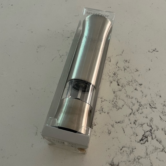 SilverCrest Electric Salt & Pepper Grinder - Picture 3 of 6